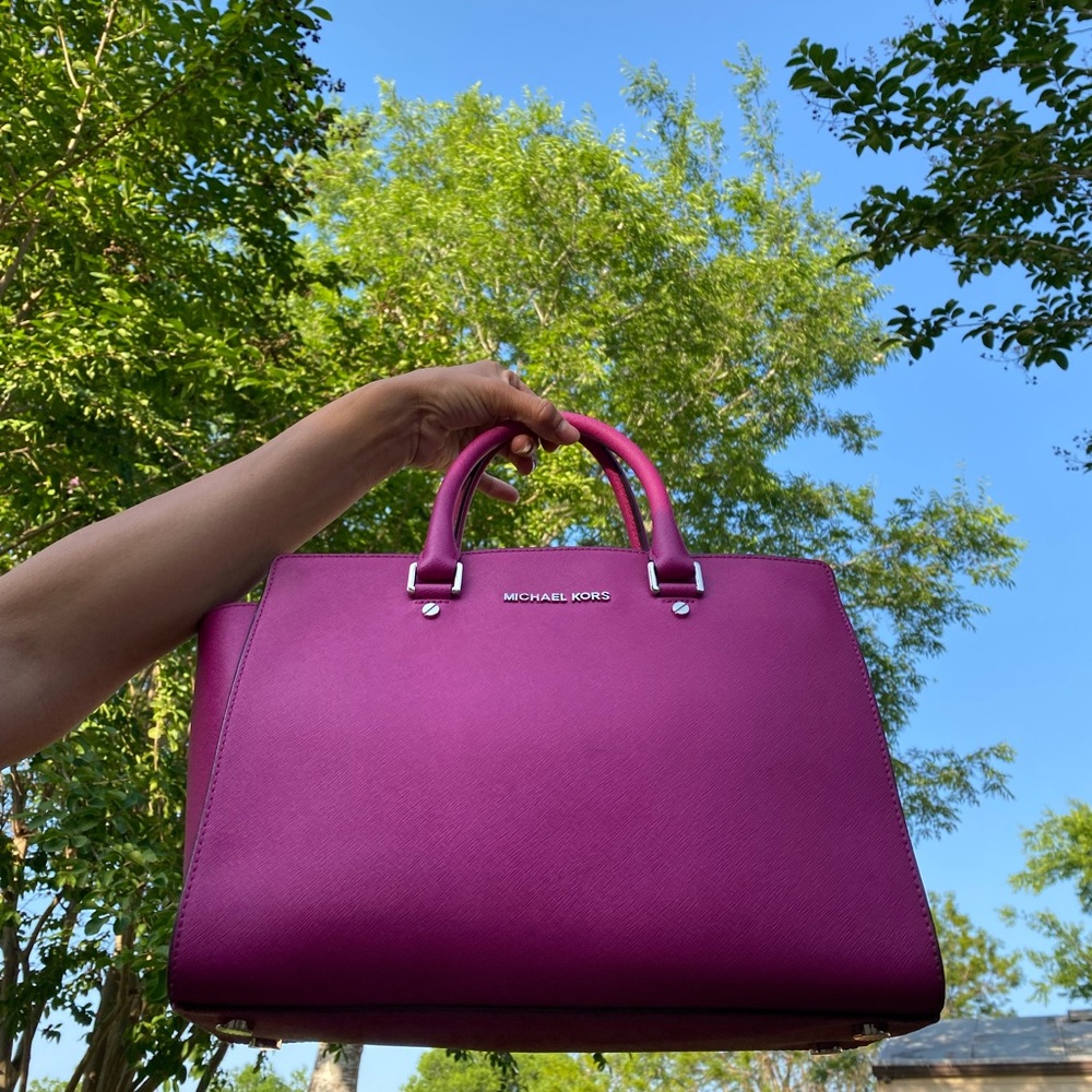 Michael Kors Purse w/protector bag 👛